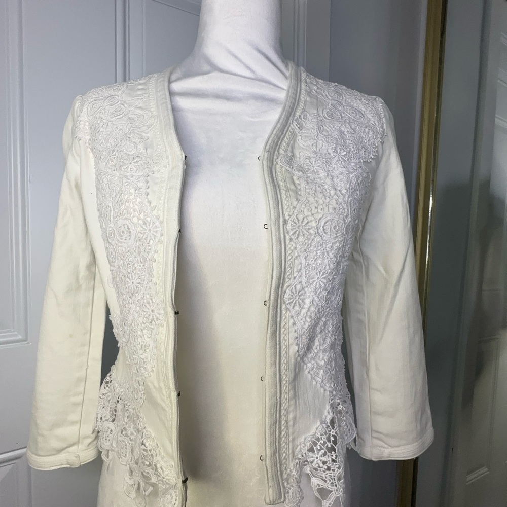 Ralph Lauren White Lace Blazer with Tailored Silhouette